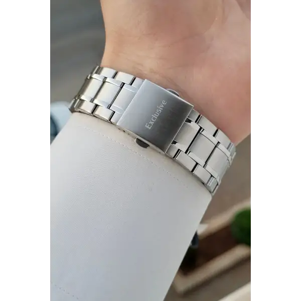Kadranı Lacivert Kordonu Gümüş Renk 43 Mm İç Göstergeleri Aktif Erkek Kol Saati