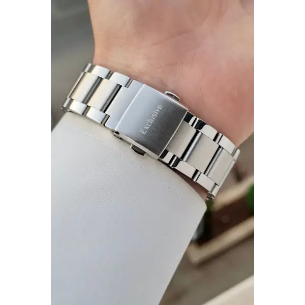 Kadranı Siyah Kordonu Gümüş Renk 42 Mm İç Göstergeleri Aktif Erkek Kol Saati