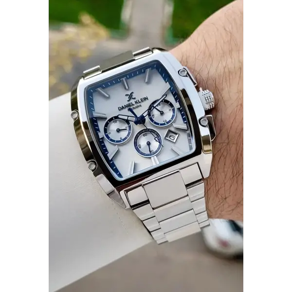 Kenarları Lacivert Kordonu Gümüş Renk İç Göstergeleri Aktif Erkek Kol Saati