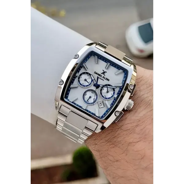 Kenarları Lacivert Kordonu Gümüş Renk İç Göstergeleri Aktif Erkek Kol Saati