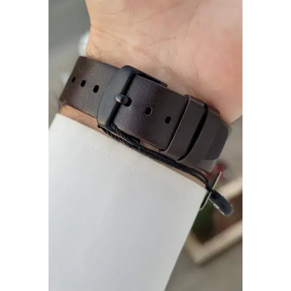 Kasası Siyah Kordonu Kahverengi Renk İç Göstergeleri Aktif Erkek Kol Saati