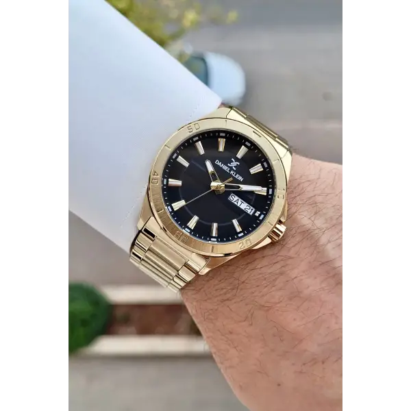 Kadranı Siyah Kordonu Gold Renk 43 Mm İç Göstergeleri Aktif Erkek Kol Saati