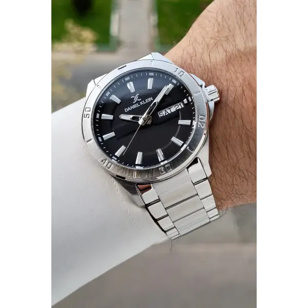 Kadranı Siyah Kordonu Gümüş Renk 43 Mm İç Göstergeleri Aktif Erkek Kol Saati