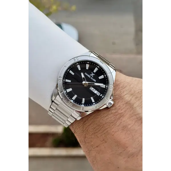 Kadranı Siyah Kordonu Gümüş Renk 43 Mm İç Göstergeleri Aktif Erkek Kol Saati