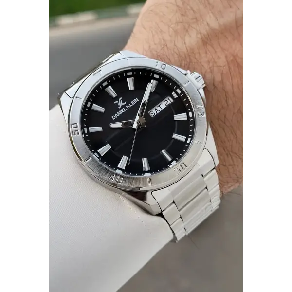 Kadranı Siyah Kordonu Gümüş Renk 43 Mm İç Göstergeleri Aktif Erkek Kol Saati