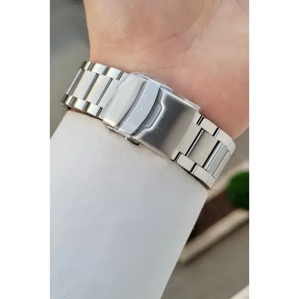 Kadranı Siyah Kordonu Gümüş Renk 43 Mm İç Göstergeleri Aktif Erkek Kol Saati