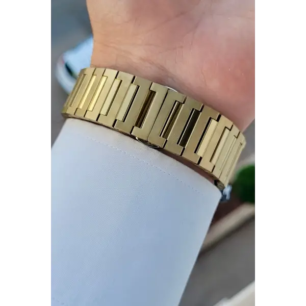 Kadranı Siyah Kordonu Gold Renk 42 Mm İç Göstergeleri Aktif Erkek Kol Saati