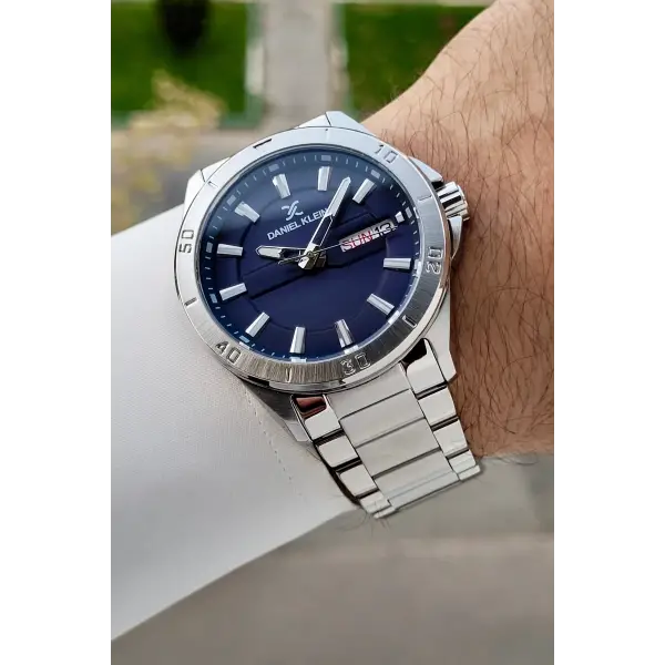 Kadranı Lacivert Kordonu Gümüş Renk 43 Mm İç Göstergeleri Aktif Erkek Kol Saati