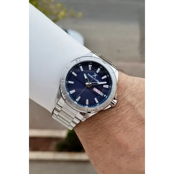 Kadranı Lacivert Kordonu Gümüş Renk 43 Mm İç Göstergeleri Aktif Erkek Kol Saati