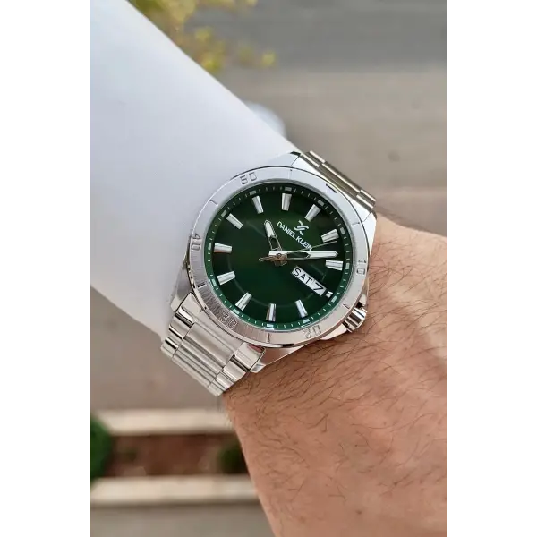 Kadranı Yeşil Kordonu Gümüş Renk 43 Mm İç Göstergeleri Aktif Erkek Kol Saati