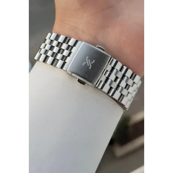 Kadranı Siyah Kordonu Gümüş Renk İç Göstergeleri Aktif Hediye Paketli Erkek Kol Saati