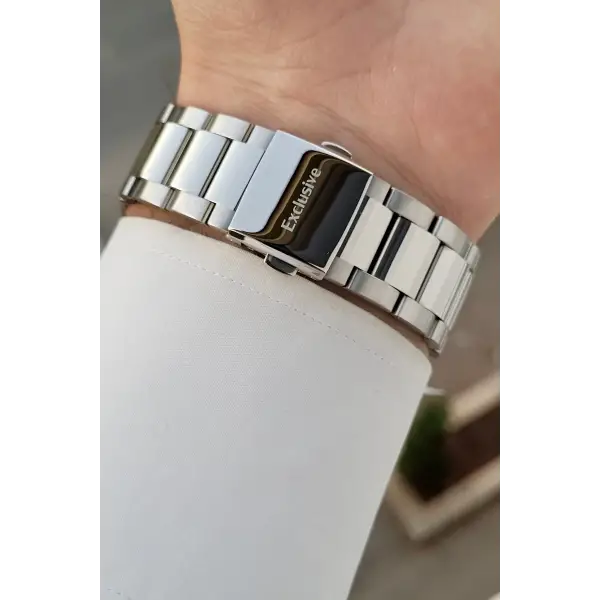 Göstergeleri Aktif Kadranı Gümüş Renk Hediye Paketli Erkek Kol Saati