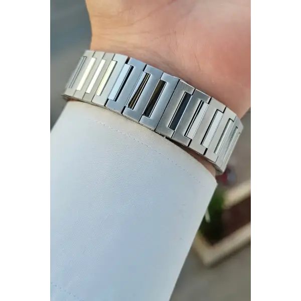 Kadranı Yeşil Kordonu Gümüş Renk 42 Mm İç Göstergeleri Aktif Erkek Kol Saati