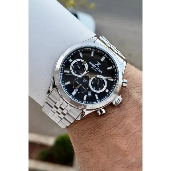 Kadranı Siyah Kordonu Gümüş Renk İç Göstergeleri Aktif Erkek Kol Saati