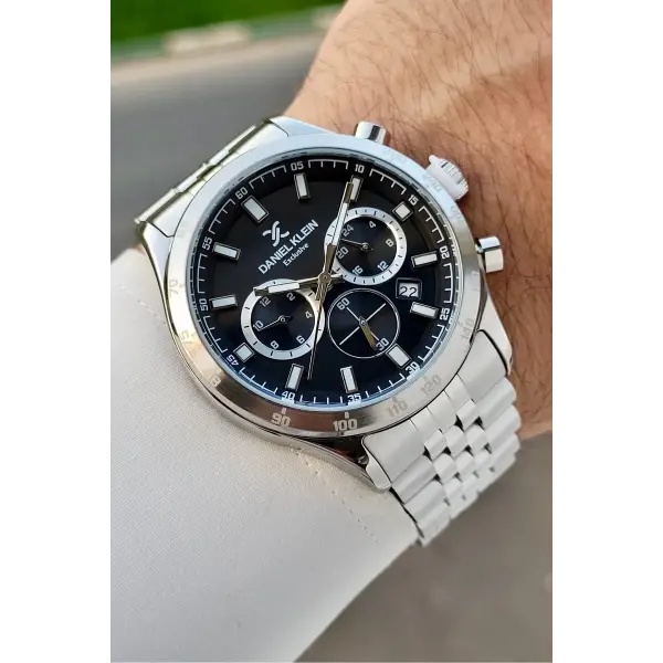 Kadranı Siyah Kordonu Gümüş Renk İç Göstergeleri Aktif Erkek Kol Saati