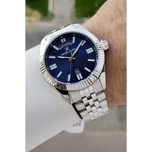 Kadranı Lacivert Kordonu Siyah Renk 42 Mm İç Göstergeleri Aktif Erkek Kol Saati