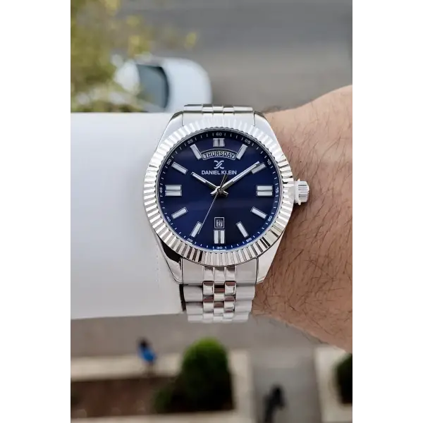 Kadranı Lacivert Kordonu Siyah Renk 42 Mm İç Göstergeleri Aktif Erkek Kol Saati