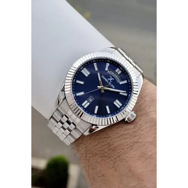 Kadranı Lacivert Kordonu Siyah Renk 42 Mm İç Göstergeleri Aktif Erkek Kol Saati