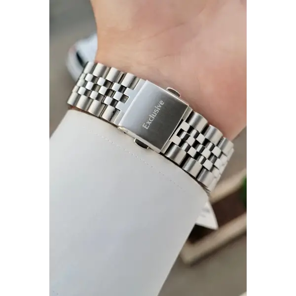 Kadranı Lacivert Kordonu Gümüş Renk 44 Mm İç Göstergeleri Aktif Erkek Kol Saati