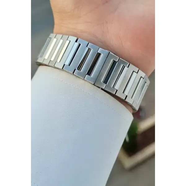 Kadranı Mavi Kordonu Gümüş Renk 42 Mm İç Göstergeleri Aktif Erkek Kol Saati