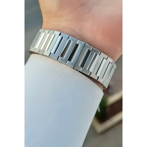 Kadranı Siyah Kordonu Gümüş Renk 42 Mm İç Göstergeleri Aktif Erkek Kol Saati