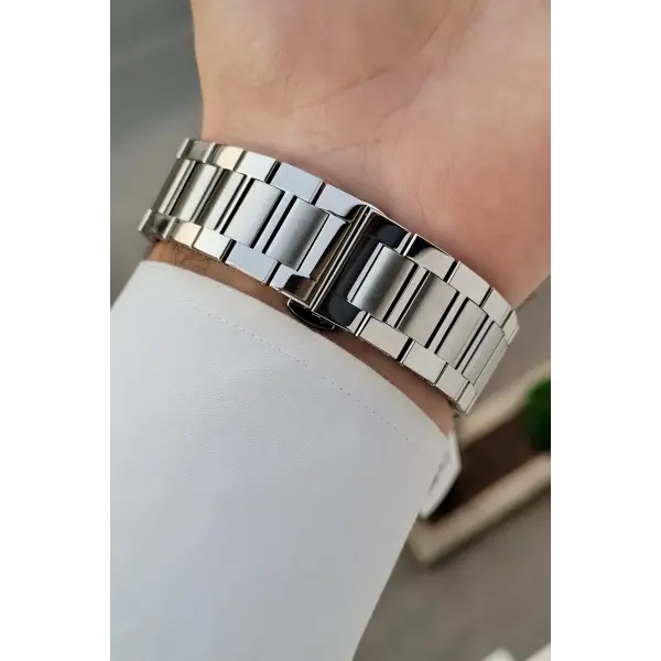 Kadranı Siyah Kordonu Gümüş Renk 43 Mm İç Göstergeleri Aktif Erkek Kol Saati