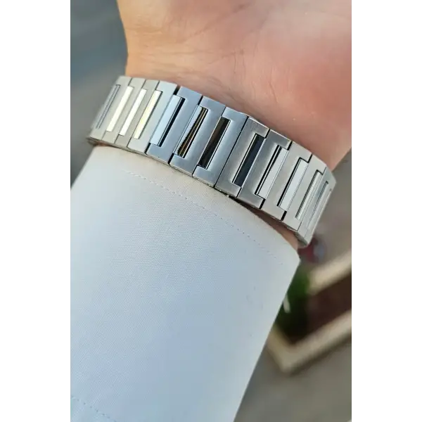 Kadranı Lacivert Kordonu Gümüş Renk 42 Mm İç Göstergeleri Aktif Erkek Kol Saati