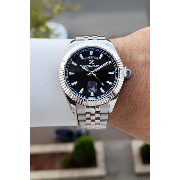 Kadranı Siyah Kordonu Gümüş Renk 42 Mm İç Göstergeleri Aktif Erkek Kol Saati