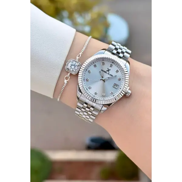 Gümüş Renk Kadın Kol Saati ve Hediye Baget Bileklik