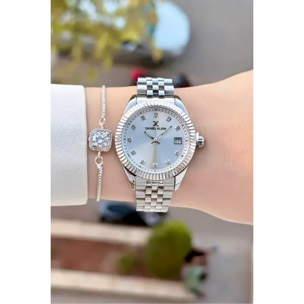 Gümüş Renk Kadın Kol Saati ve Hediye Baget Bileklik