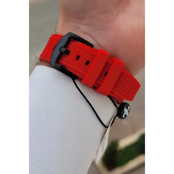 Kasası Siyah Kordonu Kırmızı Renk 44 Mm Göstergeleri Aktif Erkek Kol Saati