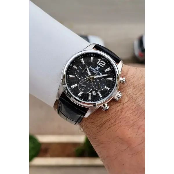 Kasası Siyah Kordonu Siyah Renk 43 Mm İç Göstergeleri Aktif Erkek Kol Saati