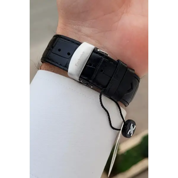 Kasası Siyah Kordonu Siyah Renk 43 Mm İç Göstergeleri Aktif Erkek Kol Saati