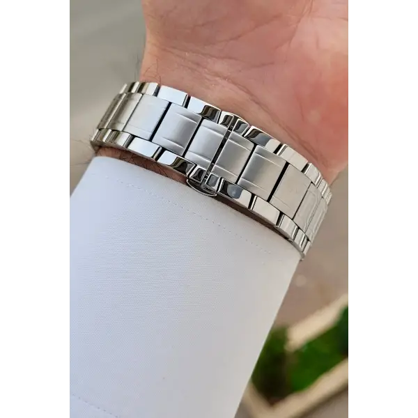 Kadranı Lacivert Kordonu Gümüş Renk 44 Mm Göstergeleri Aktif Erkek Kol Saati