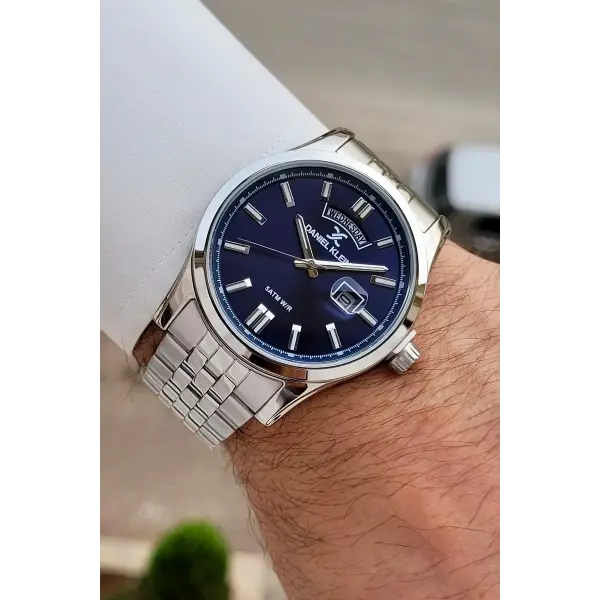 Kadranı Lacivert Kordonu Gümüş Renk 43 mm Erkek Kol Saati