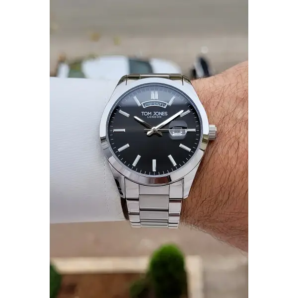 Kadranı Siyah Kordonu Gümüş Renk 42 mm Erkek Kol Saati