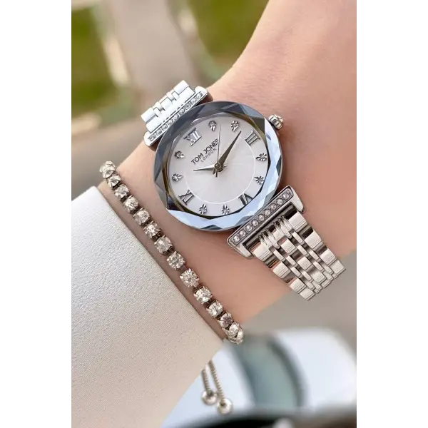 Gümüş Renk 30 Mm Kadın Kol Saati ve Hediye Bileklik