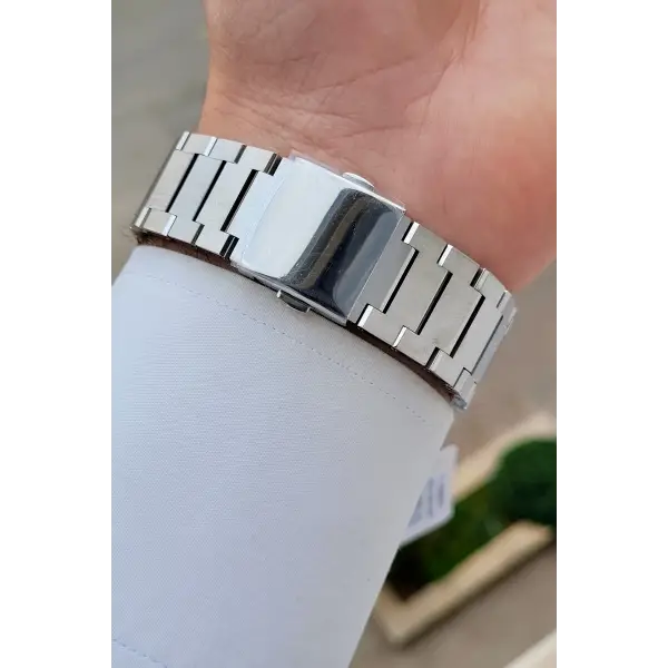 Kadranı Lacivert Kordonu Gümüş Renk 40 mm İç Göstergeleri Aktif Erkek Kol Saati