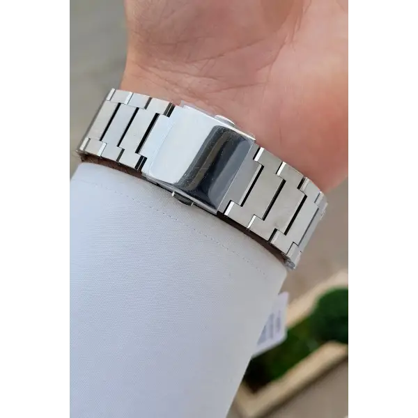 Kadranı Siyah Kordonu Gümüş Renk 40 mm İç Göstergeleri Aktif Erkek Kol Saati