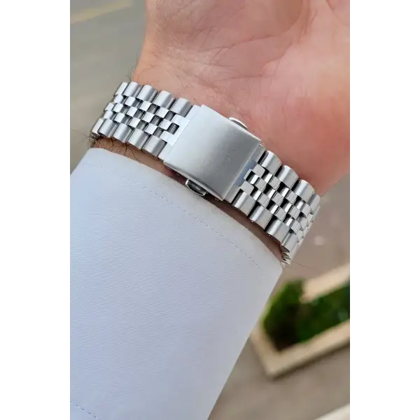 Kadranı Siyah Kordonu Gümüş Renk 41 mm İç Göstergeleri Aktif Erkek Kol Saati