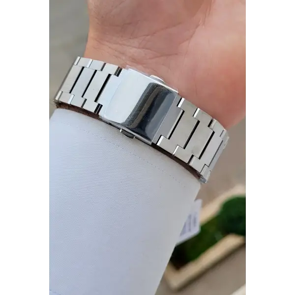 Kadranı Yeşil Kordonu Gümüş Renk 40 mm İç Göstergeleri Aktif Erkek Kol Saati