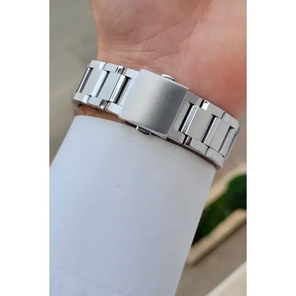 Kadranı Yeşil Kordonu Gümüş Renk 43 mm İç Göstergeleri Aktif Erkek Kol Saati