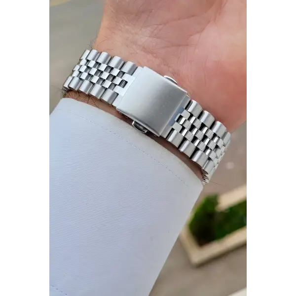 Kadranı Lacivert Kordonu Gümüş Renk 41 mm İç Göstergeleri Aktif Erkek Kol Saati