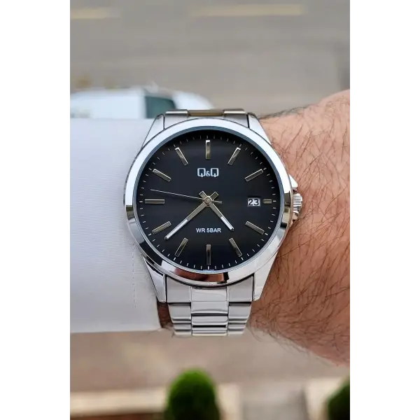 Kadranı Siyah Kordonu Gümüş Renk 43 mm İç Göstergeleri Aktif Erkek Kol Saati