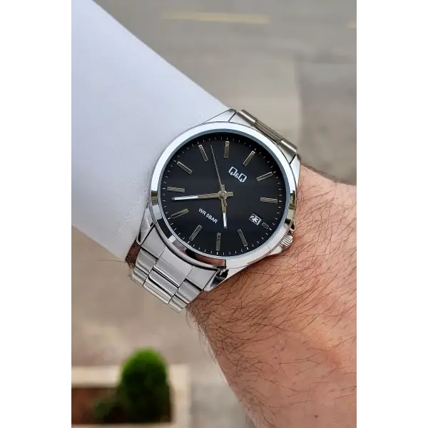 Kadranı Siyah Kordonu Gümüş Renk 43 mm İç Göstergeleri Aktif Erkek Kol Saati