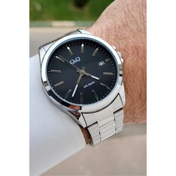 Kadranı Siyah Kordonu Gümüş Renk 43 mm İç Göstergeleri Aktif Erkek Kol Saati