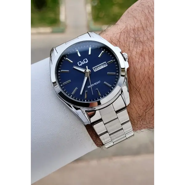 Kadranı Lacivert Kordonu Gümüş Renk 40,5 mm İç Göstergeleri Aktif Erkek Kol Saati