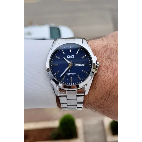 Kadranı Lacivert Kordonu Gümüş Renk 40,5 mm İç Göstergeleri Aktif Erkek Kol Saati