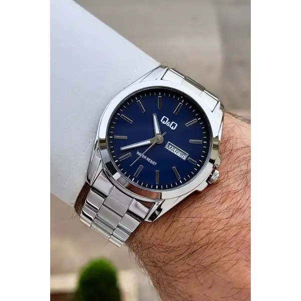 Kadranı Lacivert Kordonu Gümüş Renk 40,5 mm İç Göstergeleri Aktif Erkek Kol Saati