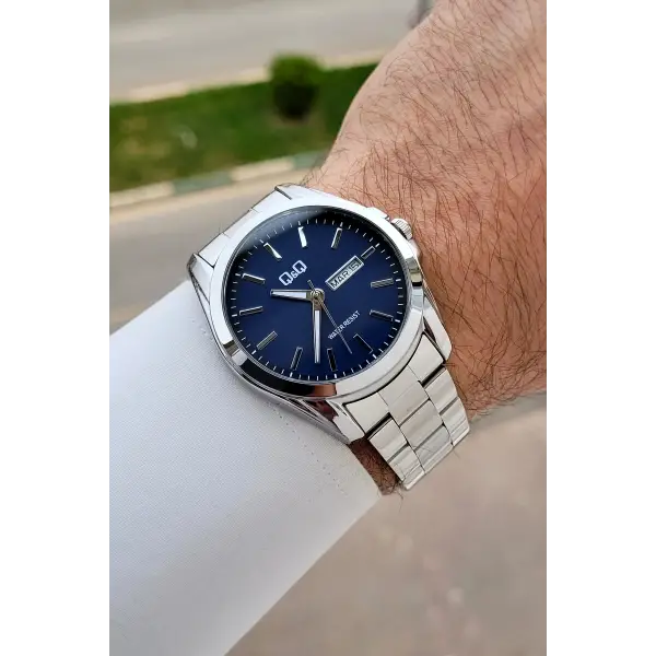 Kadranı Lacivert Kordonu Gümüş Renk 40,5 mm İç Göstergeleri Aktif Erkek Kol Saati